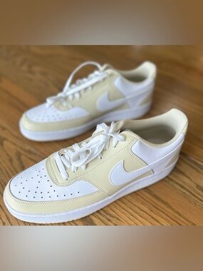 NEW Men’s Nike Court Vision LO, LT Khaki / White, size 11.5, no box